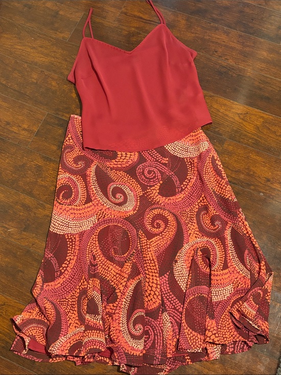 Jones Wear Dresses & Skirts - Jones Wear 2 pc set: includes Cranberry&Orange Swirl Circle skirt &tank top